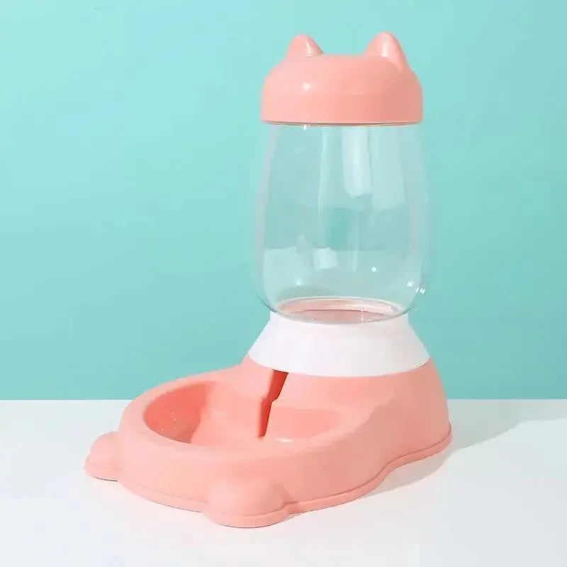 Alimentatore automatico per gatti.