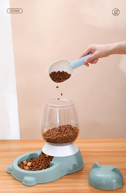 Alimentatore automatico per gatti.
