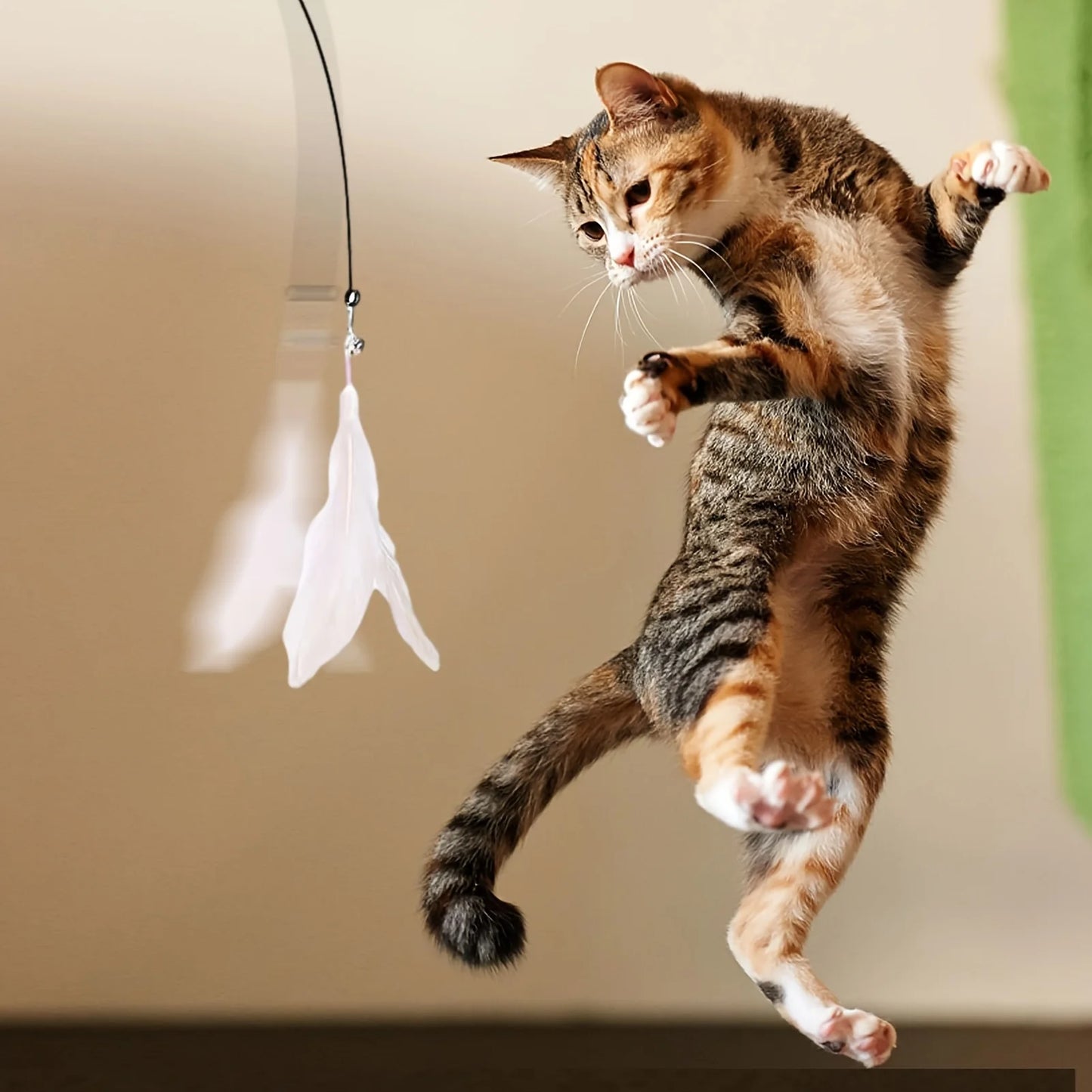 Katzen-Teaser-Spielzeug - Interaktiver Stab mit Glocke und Federn - Langer Saugnapf-Stab für aufregende Spielzeugabenteuer - Ultimatives Katzenspielzeug