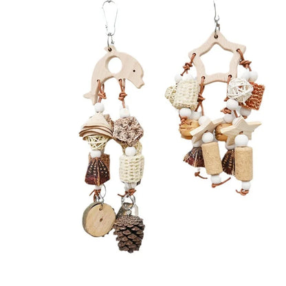 Pappagallo Giocattolo per uccelli Frutta in legno Corda da masticare Cono di pino Maiale Macchia di sughero Digrignamento dei denti Sollievo dalla noia Forniture per gabbie per uccelli