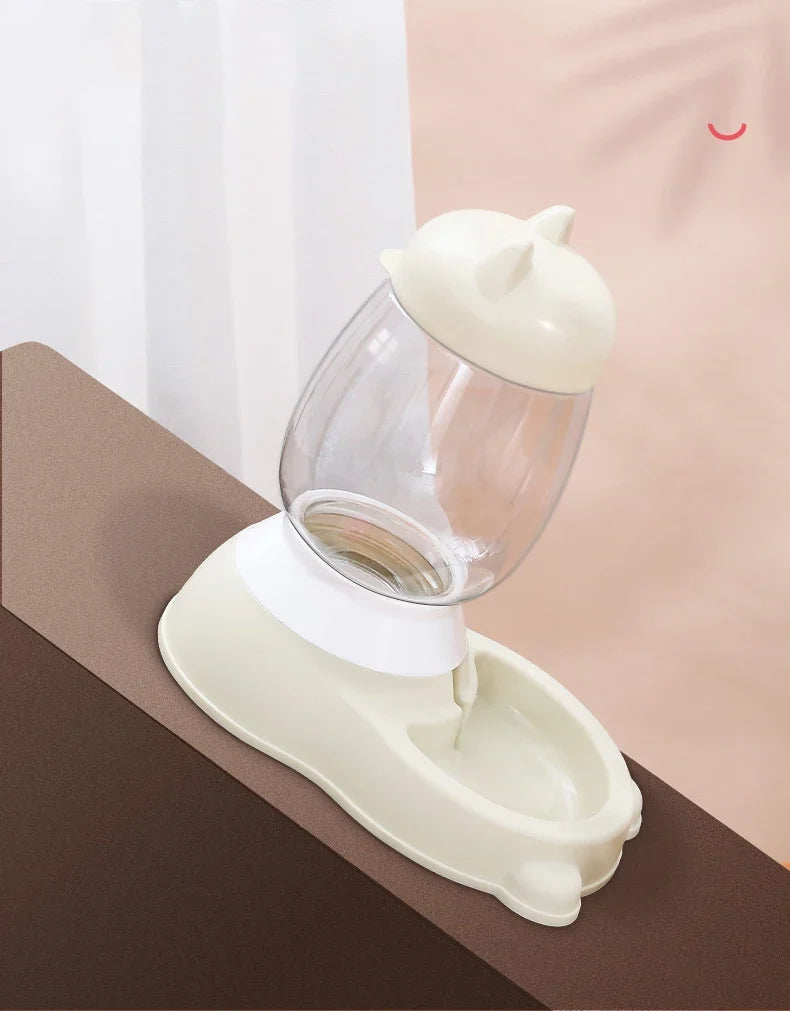 Alimentatore automatico per gatti.