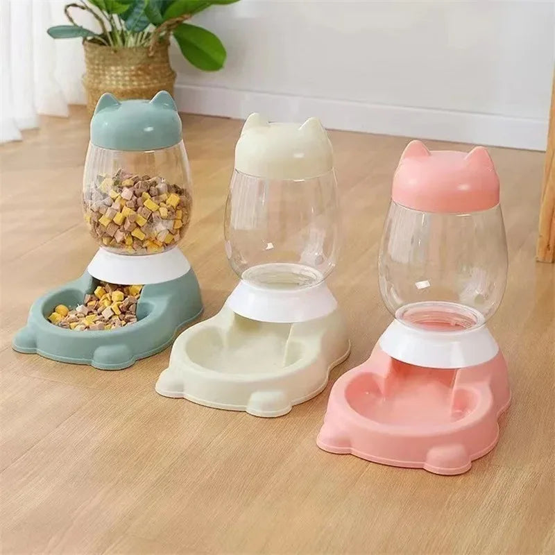 Alimentatore automatico per gatti.